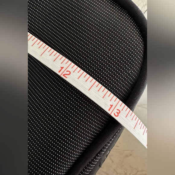 TARGUS Expandable Laptop Bag - Picture 10 of 13